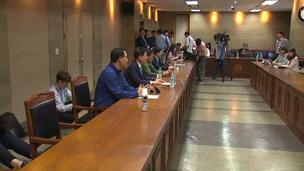 카카오·택시단체, 플랫폼 택시 출시 위한 규제 개선 요구 / YTN