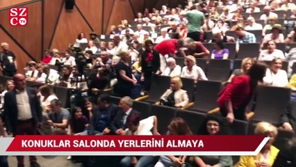 Konuklar salondaki yerlerini almaya başladılar