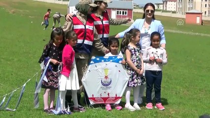 Jandarmada uçurtma şenliği düzenlendi - MUŞ