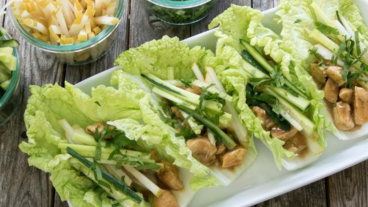 How to Make Peanut-Chicken Cabbage Wraps