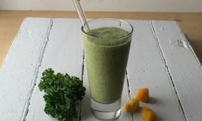How to Make a Mango Coconut Green Smoothie