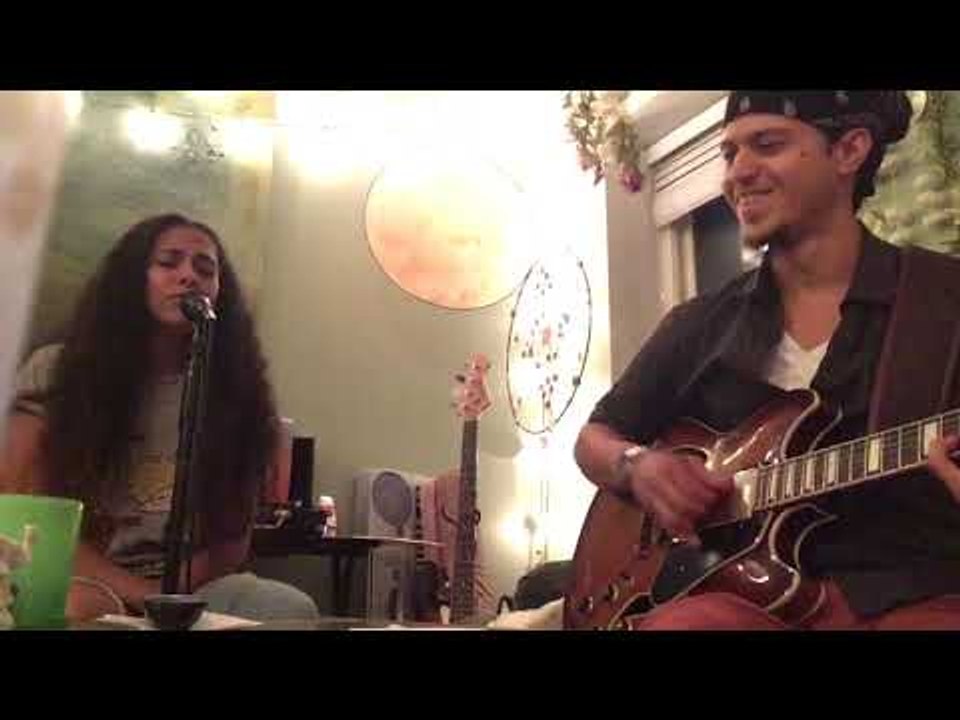 Mimo & Manny - "Water" acoustic jam session