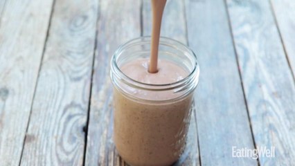 How to Make Strawberry-Banana Green Smoothie