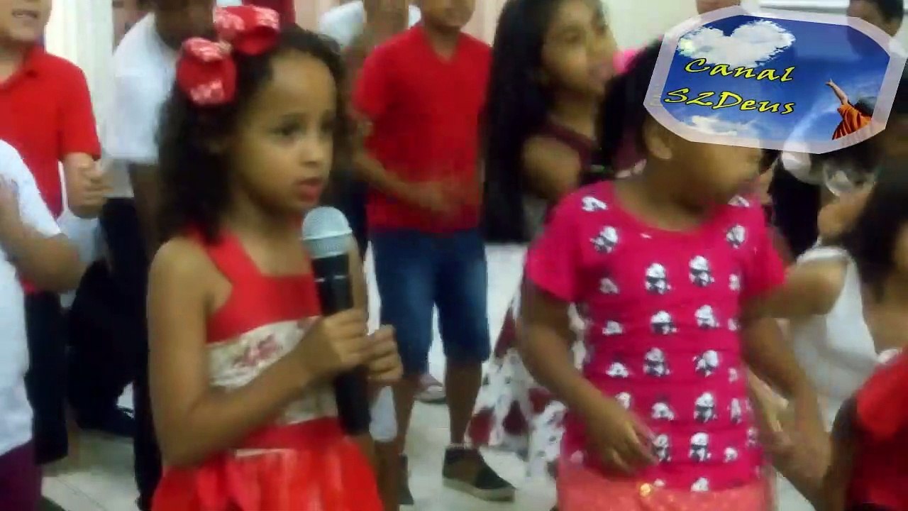 Apresentação crianças louvor e flor  no DIA DAS MÃES
