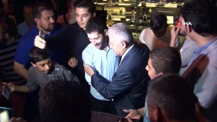 Binali Yıldırım Fatih’te vatandaşlarla buluştu