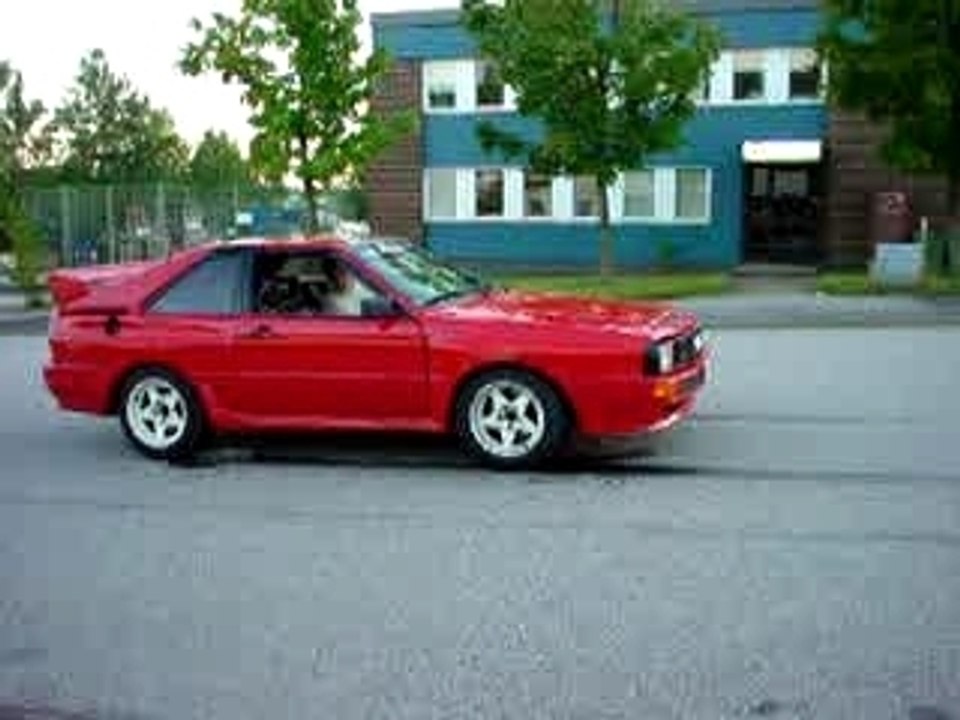 Audi S1 sport_quattro-burnout