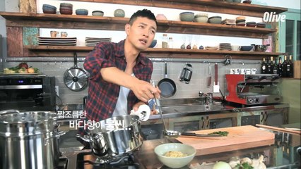 짭조름한 바다향이 물씬 느껴지는 매운 홍합 스파게티니