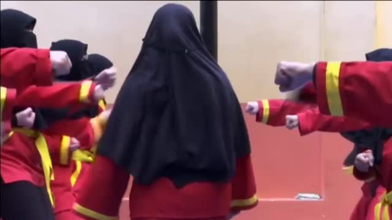 Las mujeres en Egipto aprenden defensa personal para enfrentarse a sus acosadores