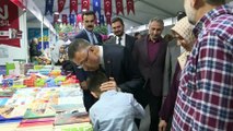 Cumhurbaşkanı Yardımcısı Oktay, Sultanahmet’te kitap fuarını ziyaret etti - İSTANBUL
