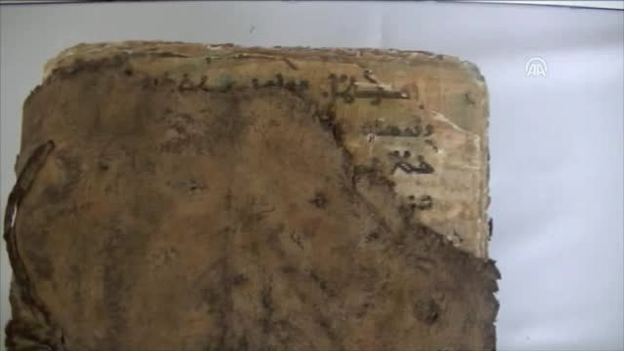 Bin 400 yıllık olduğu tahmin edilen kitap ele geçirildi
