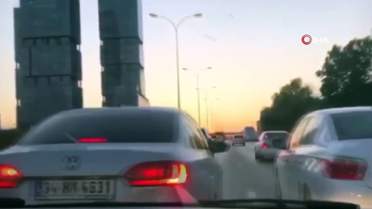 Trafikte sürücülerin makas atma yarışı kamerada - Dailymotion Video