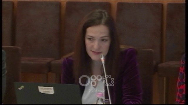 RTV Ora - BB parashikon ngadalësim të rritjes ekonomike në tre vitet e ardhshme