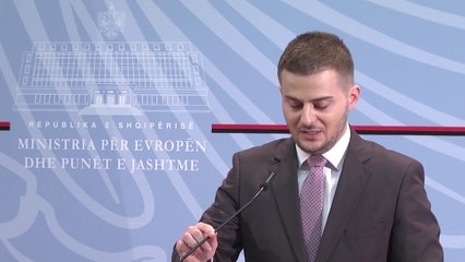 Descargar video: CAKAJ U HEQ TARGAT DIPLOMATIKE KONSUJVE TË NDERIT