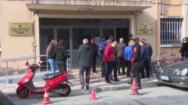RTV Ora - 'Fejdexhinjtë' e Shkodrës: Nuk i kemi dhënë para me fajde djemve të ish-prefektit