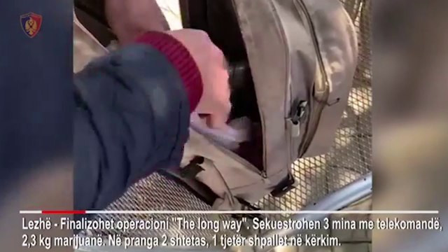 LEZHË SEKUESTROHEN 3 MINA ME TELEKOMANDË, NË PRANGA DY TË RINJ
