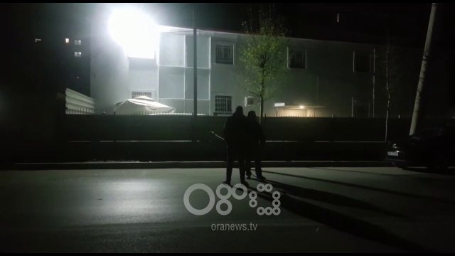 RTV Ora - Fier, qëllojnë me armë drejt një subjekti tregtar, gjendet dhe makinë e djegur