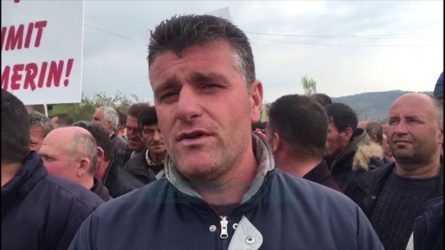 Fermerët e myzeqesë nuk i ndalin protestat: TVSH-ja na fundos - Lajme - Vizion Plus