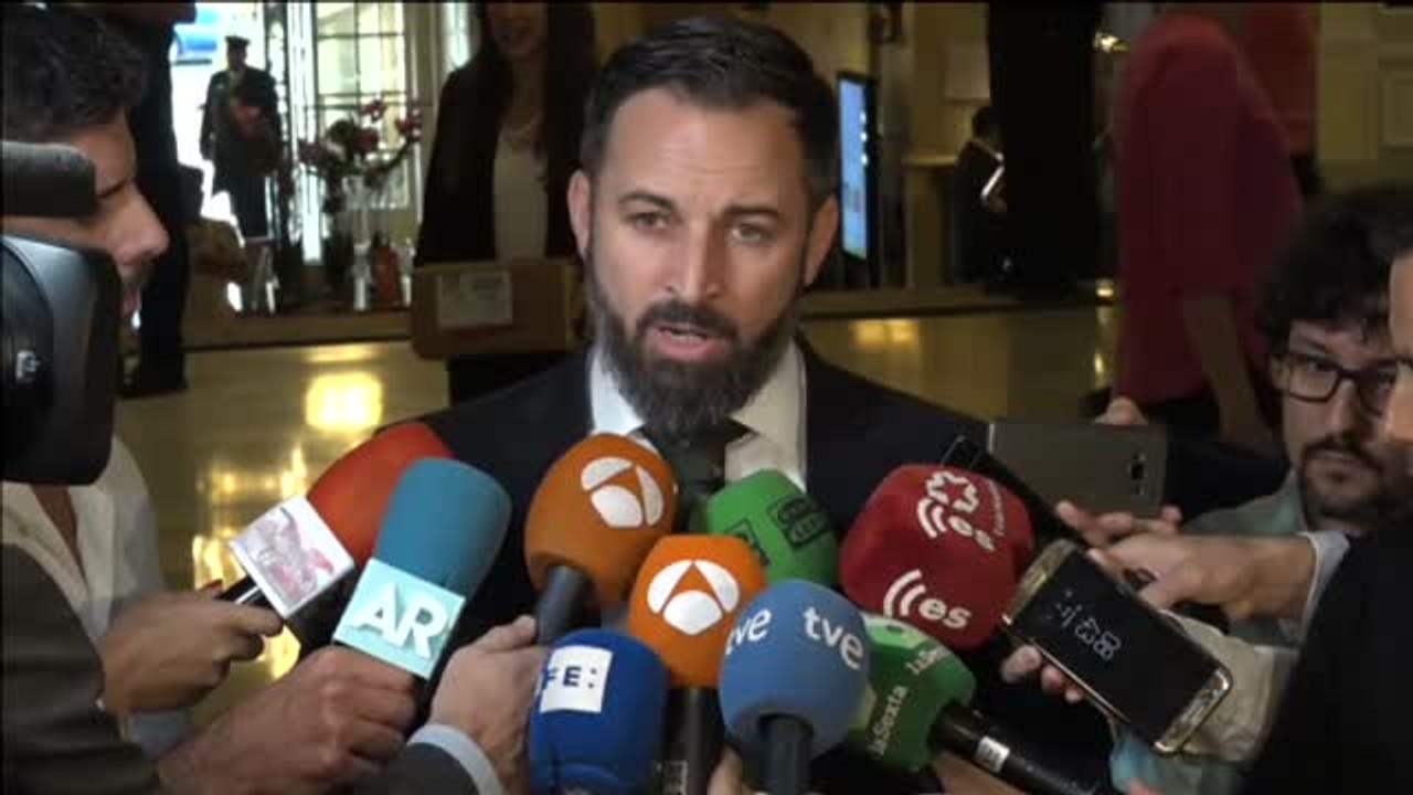 Abascal amenaza con llevar a Batet a los tribunales si no suspende "inmediatamente" a los diputados presos