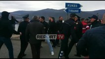 Rama niset për në Kukës, disa banorë bllokojnë rrugën dhe debatojnë me policët