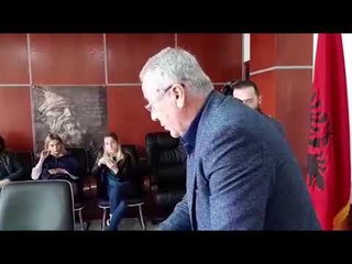 ‘RRUFE NË QIELL TË PASTËR’ REKTORI I UBT ASNJË DIJENI PËR SHKOLLËN