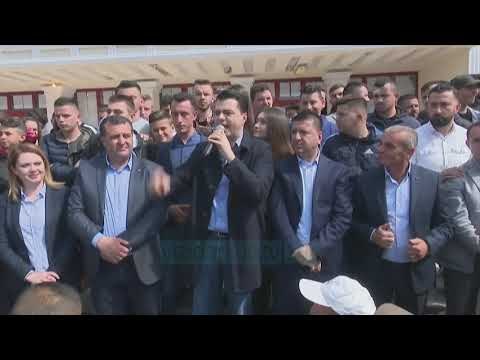 Basha me fermerët në Kavajë - News, Lajme - Vizion Plus