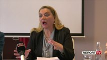 Report Tv - Albana Vokshi takon gratë dhe vajzat në Vlorë: Shtoni angazhimin në protesta