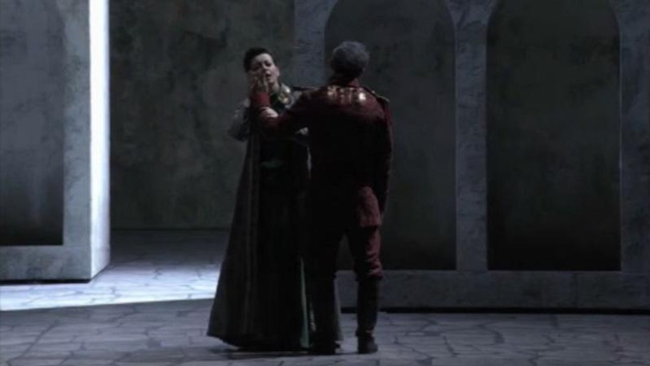 Ein feuriger Engel im römischen Opernhaus