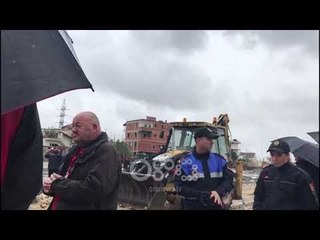 RTV Ora - Protesta tek Bregu i Lumit, tërhiqet policia dhe fadroma