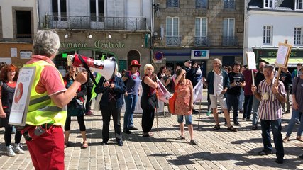 Lycéens et adultes main dans la main pour sauver la Terre