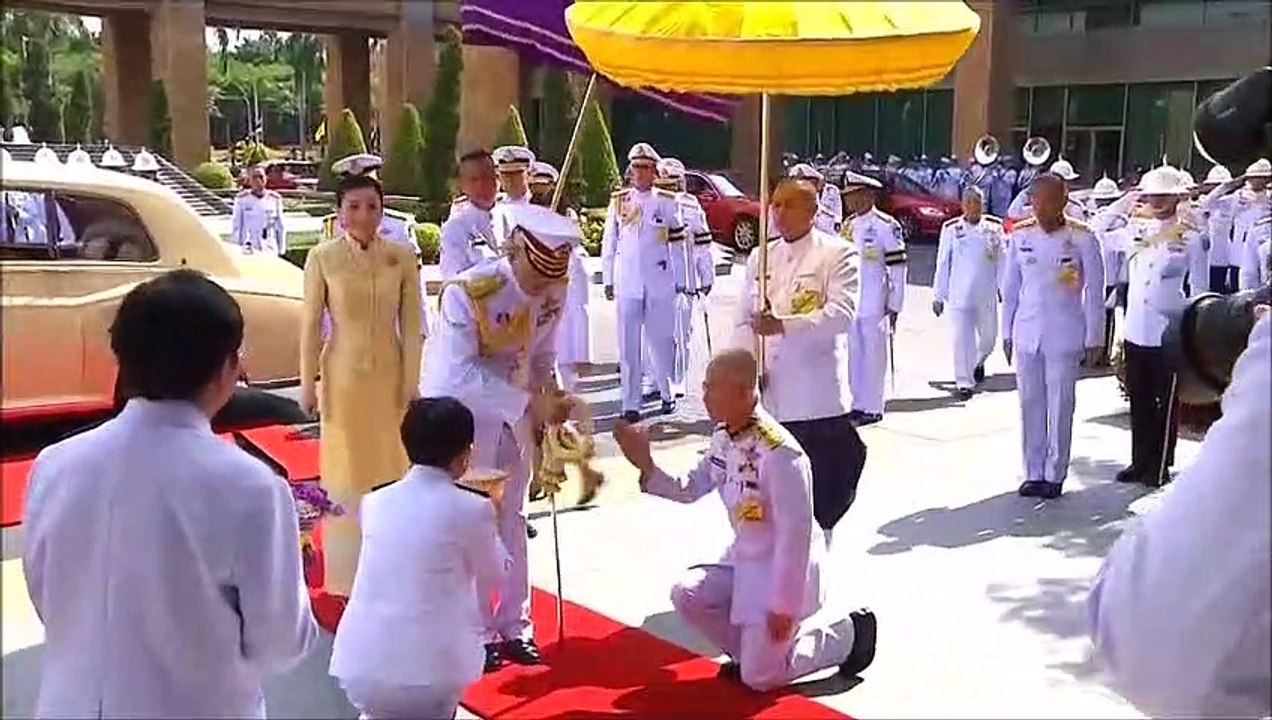 พระบาทสมเด็จพระเจ้าอยู่หัว และสมเด็จพระนางเจ้าฯ พระบรมราชินี เสด็จพระราชดำเนิน ทรงเปิดประชุมรัฐสภา 24 พ.ค. 2562
