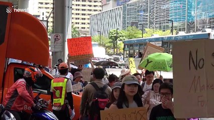 Climate change protesters in Bangkok call on government to cut pollution
