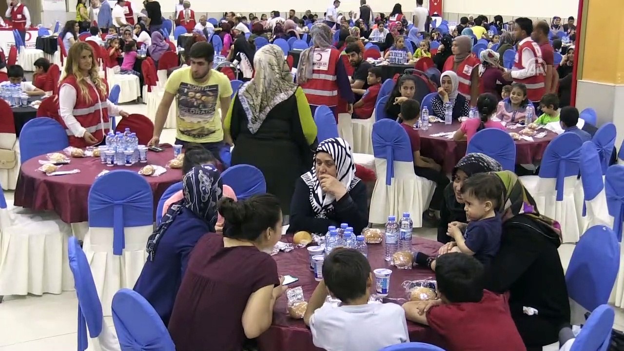 Kızılay'dan iftar programı  - SİİRT