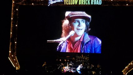 Les adieux émouvants d'Elton John au public belge