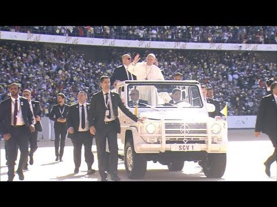 Pope Francis arrives for Abu Dhabi mass