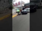 Polis golpean a presuntos asaltantes en Cuajimalpa