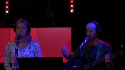 Toutes des putes (avec Giedré) - La chanson de Frédéric Fromet