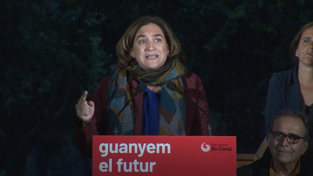 Colau llama a la movilización masiva de los progresistas