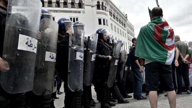 بالجمعة الـ14 للحراك.. الجزائريون متمسكون برحيل النظام وتأجيل الرئاسيات
