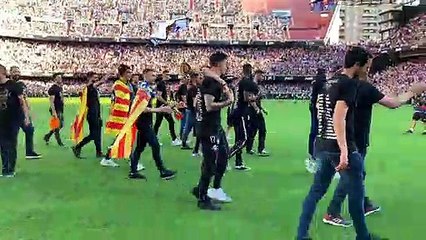 Vuelta  de Honor en Mestalla que pone el fin de fiesta en Mestalla