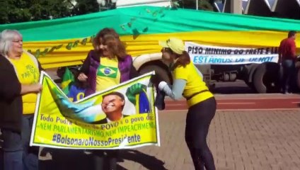 Manifestação pró-Bolsonaro leva população ao Centro de Cascavel