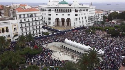 تواصل المظاهرات في الجزائر والمحتجون يصرون على مطالبهم