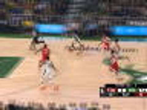 Giannis finishes alley-oop in style