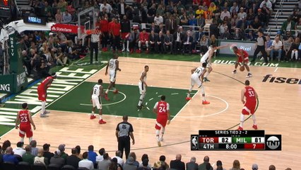 Kawhi makes big three to help Raptors to crucial win