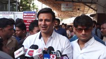 Vivek Oberoi visits Siddhivinayak temple for his film PM Narendra Modi; Watch Video | FilmiBeat