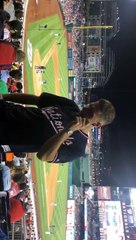 Joaquín tiene arte hasta en un partido de béisbol