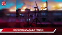 Gaziosmanpaşa’da iki binanın çatısı alev alev yandı