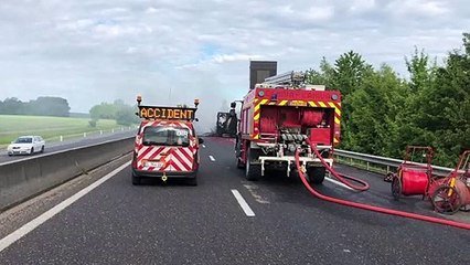 Un camion frigorifique a pris feu sur la RN4
