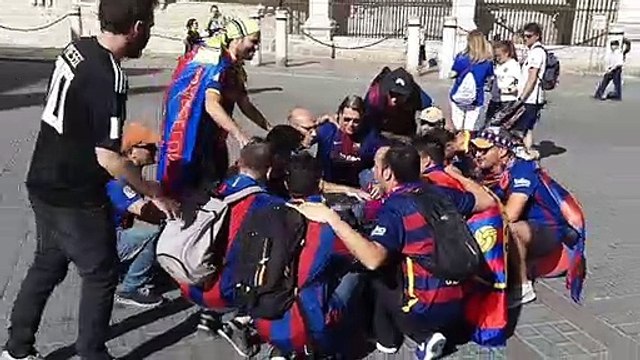 Final Copa Barcelona-Valencia: La Afición del Barça Disfruta en el Centro de Sevilla