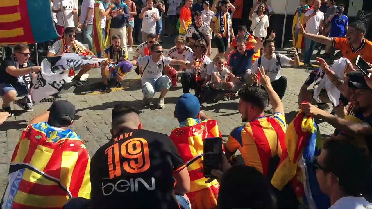 Final Copa Barcelona-Valencia: Ambientazo de la...