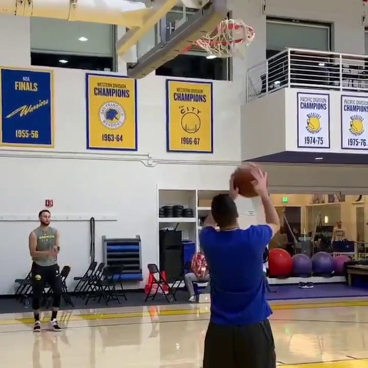 AMAZING: Stephen Curry makes 20 shots without misssing a single one!